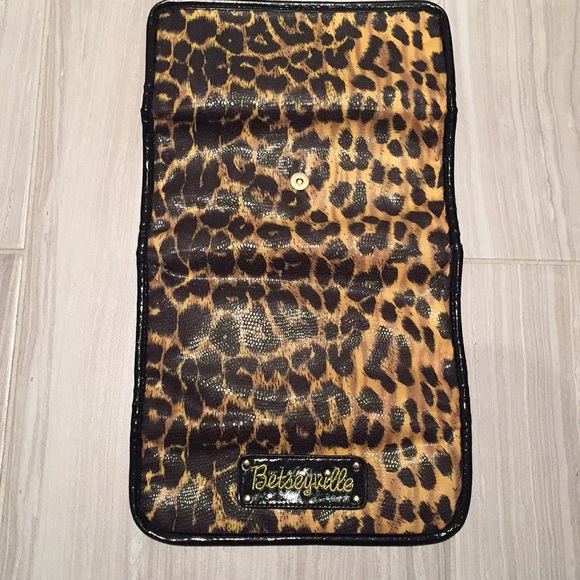 Betsy Johnson Cosmetic Bag - Picture 3 of 3